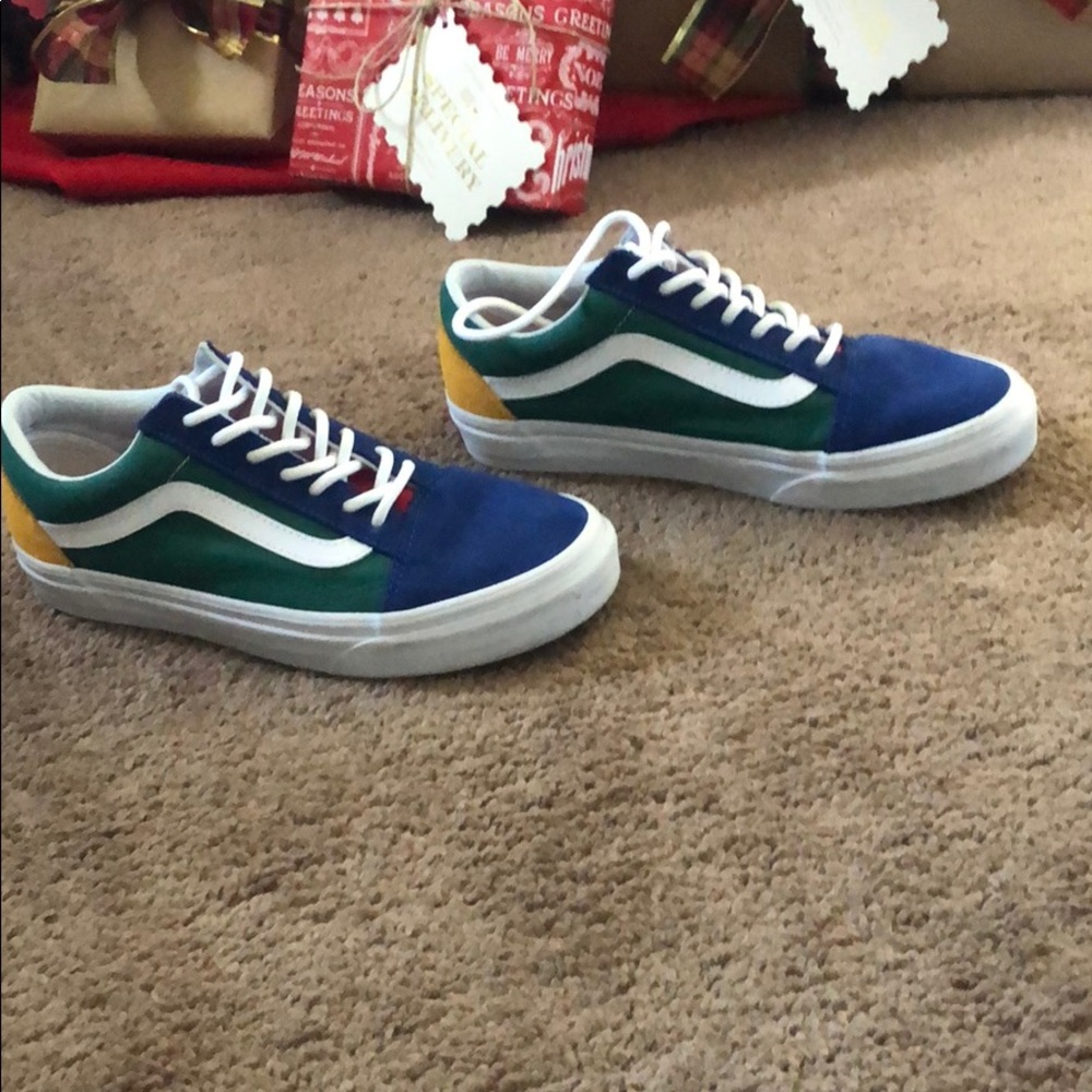 Yacht Club Vans